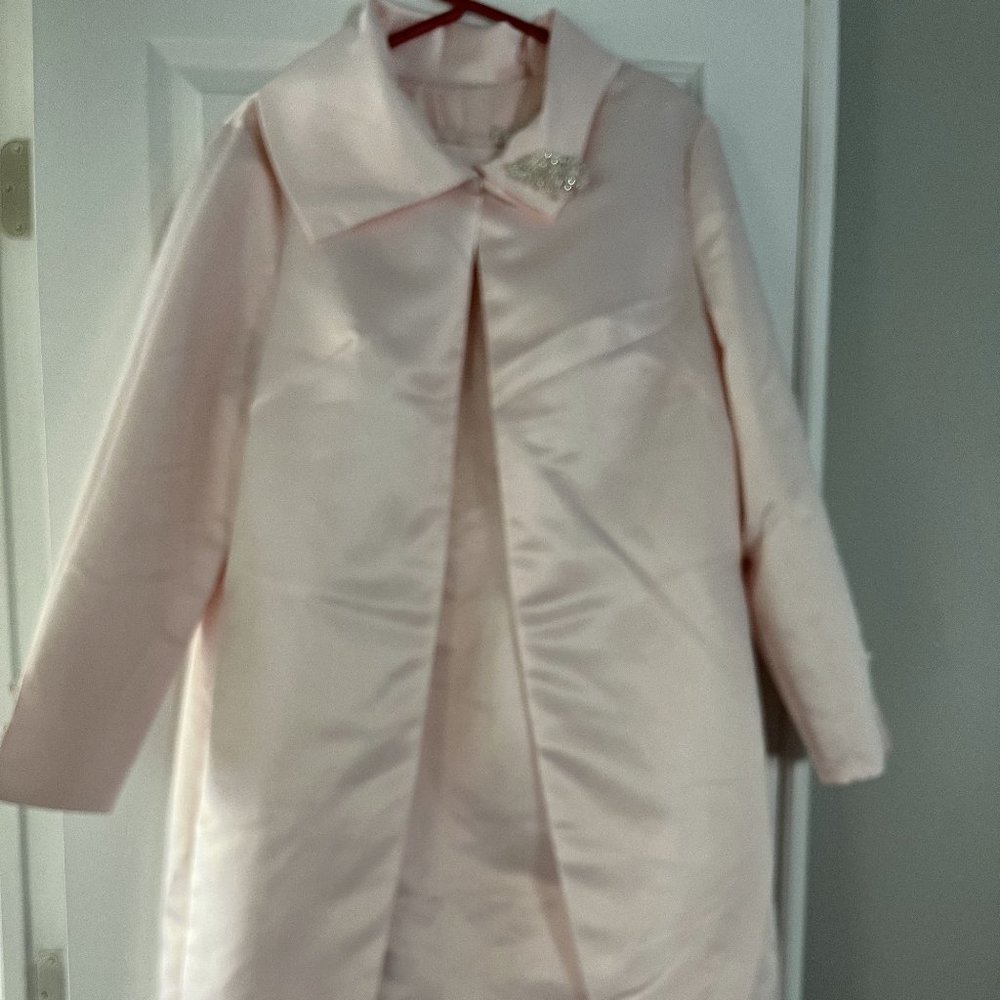 Sheath/Column Scoop Neck Knee-Length Satin